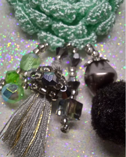 Háčkované  dizajnové náušnice "Život (S) umením"